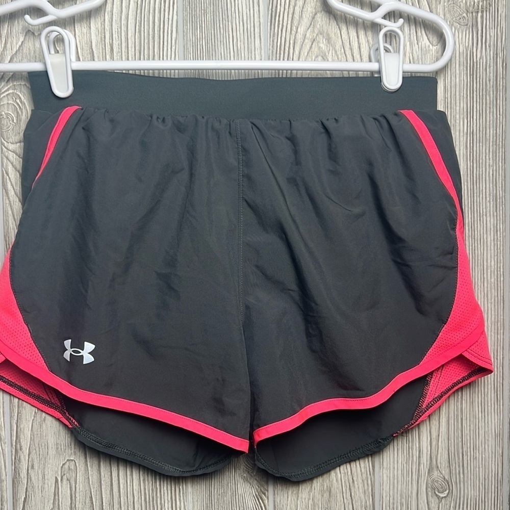 Women’s Under Armour Athletic Shorts Pink Size Small